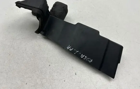 Ford Kuga I Intercooler air guide/duct channel 8V41S02477A D2L4A