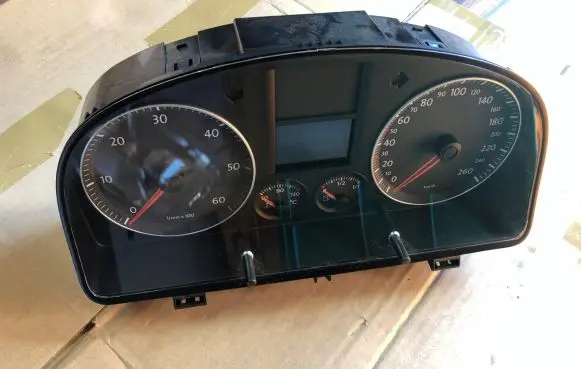 Volkswagen Touran I Speedometer (instrument cluster) 1T0920864A