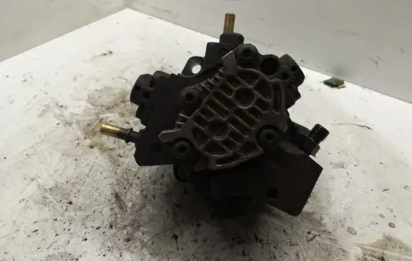 Renault Trafic II (X83) Fuel injection high pressure pump H8200690744015578200804288