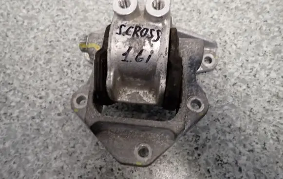 Suzuki SX4 S-Cross Engine mount vacuum valve 