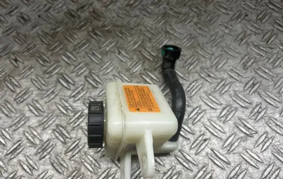 Ford Explorer VI Brake fluid reservoir L1MC2N147