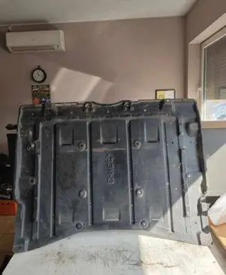Center/middle under tray cover
