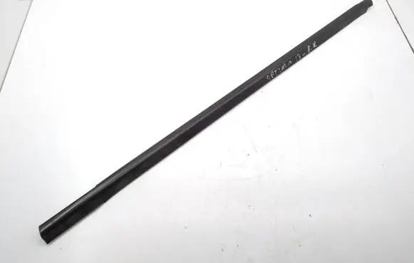 Front door glass trim molding
