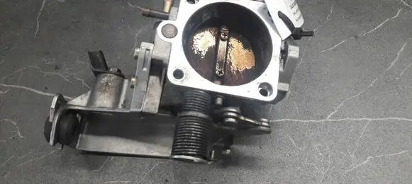Opel Corsa B Throttle body valve 