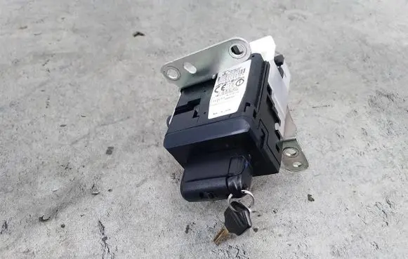 Toyota Corolla Verso E121 Ignition lock 626399000