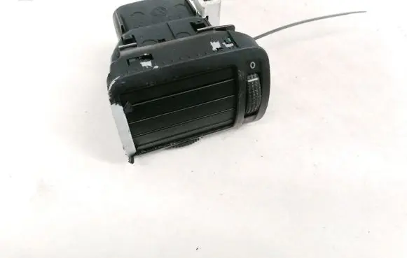 Volkswagen PASSAT B5 Dash center air vent grill 3B0819703