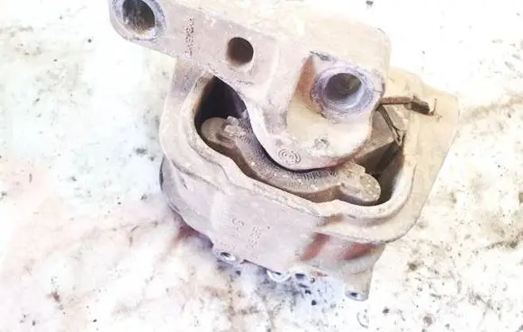 Volkswagen Touran I Engine mount bracket 1k0199262