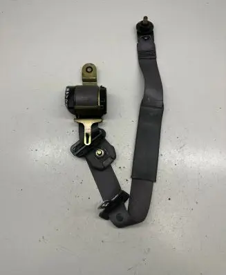 Mazda 626 Front seatbelt