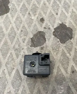 Lexus IS 220D-250-350 Horn buzzer relay 8665248010 0689003980
