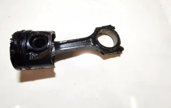Ford Mondeo Mk III Piston with connecting rod 246558
