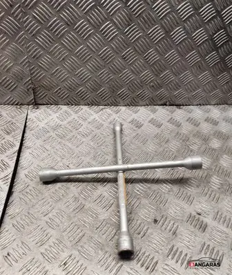 Volvo S60 Wheel nut wrench 