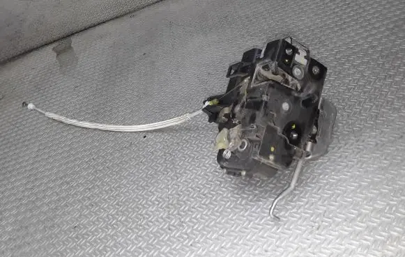 Audi A6 S6 C5 4B Front door lock 4B18370156