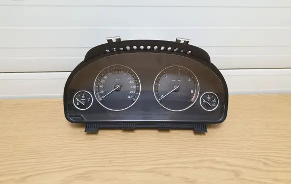 BMW 5 F10 F11 Speedometer (instrument cluster) 9249349 2119958