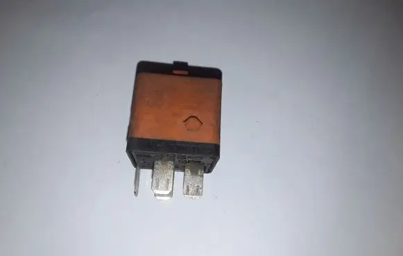 BMW 5 E39 Other relay 1378238