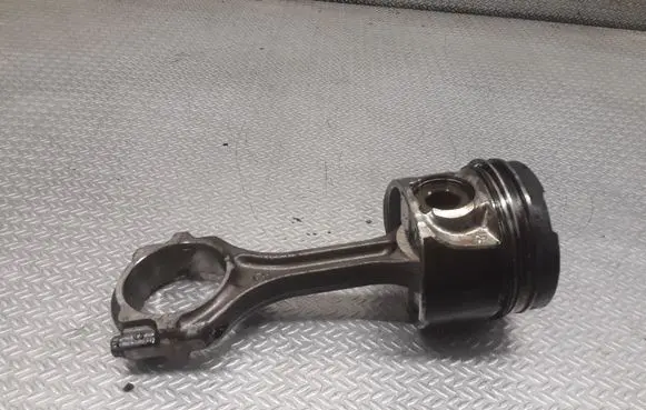 Mitsubishi Outlander Piston with connecting rod 