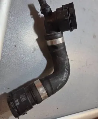 Mercedes-Benz GLC C254 Engine coolant pipe/hose A2068300902