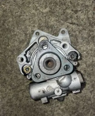 BMW 5 E39 Power steering pump 2246152