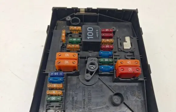 Volkswagen Golf VI Fuse module 1K0937125A 017183071