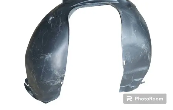 Front wheel arch liner splash guards
