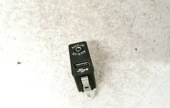 BMW 5 F10 F11 USB socket connector 8410923765301
