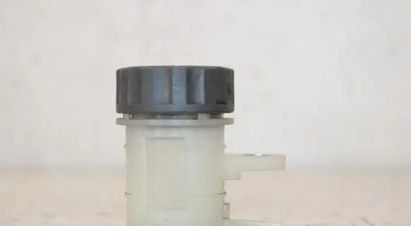 Honda CR-V Brake fluid reservoir 