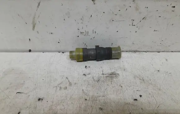 Volkswagen Golf III Fuel injector KCA30S79 0986430187