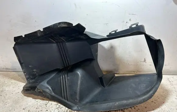 Opel Grandland X Intercooler air guide/duct channel YP00043180 P1U051797 106757091