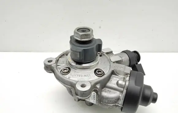 Skoda Octavia Mk3 (5E) Fuel injection high pressure pump 04L130755D 0445010537 11150715