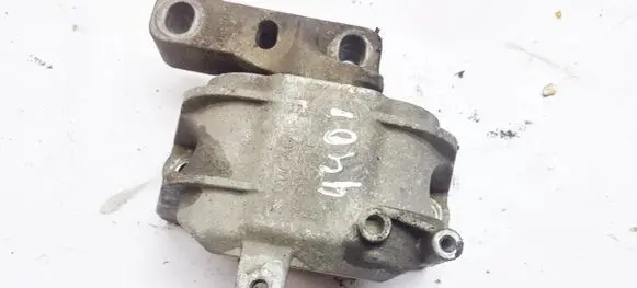 Volkswagen Touran I Engine mount bracket 1k0199262