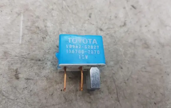 Volkswagen PASSAT B5 Other relay 90098702027