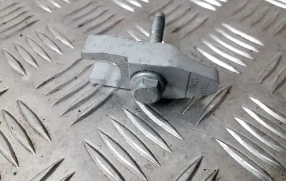 Opel Astra K Fuel Injector clamp holder