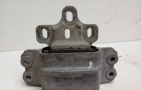 Volkswagen PASSAT B6 Engine mount bracket 3C0199555