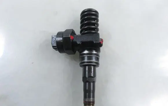 Audi A4 S4 B5 8D Fuel injector 0414720007 038130073F