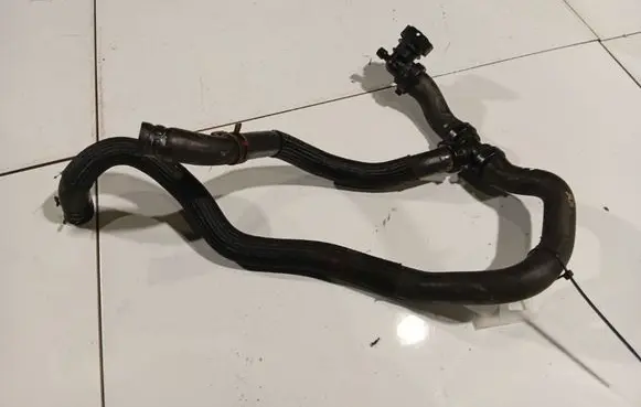 Renault Laguna III Engine coolant pipe/hose