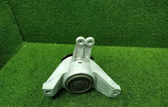 KIA Sportage Engine mount bracket 21810N9510 127085 2A070874