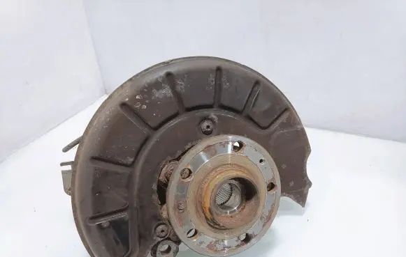 Skoda Octavia Mk2 (1Z) Front wheel hub spindle knuckle
