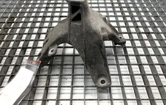 Audi A4 S4 B8 8K Engine mounting bracket 