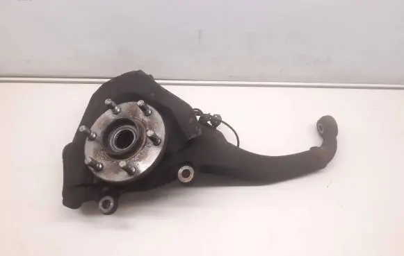 Nissan Navara D40 Front wheel hub spindle knuckle