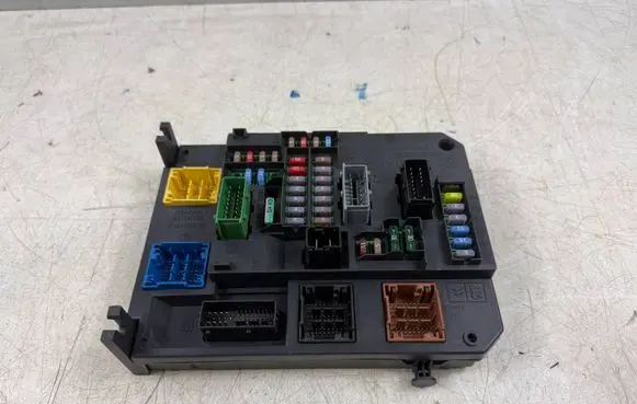 Citroen DS5 Fuse module 9664992380