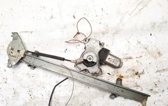 Nissan Almera N16 Front door window regulator motor 400601t6