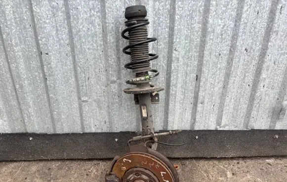 Volkswagen Polo V 6R Front wheel hub spindle knuckle