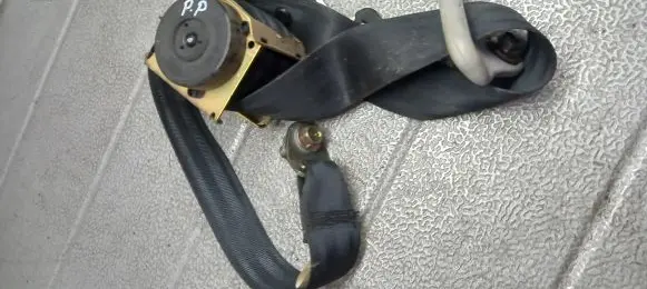 Mazda 3 I Front seatbelt