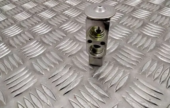 Mazda 6 Air conditioning (A/C) expansion valve KJ141GJ6E