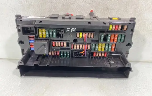 BMW 5 F10 F11 Fuse module 9210861 117033442