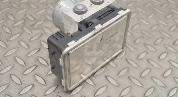 Volvo XC90 ABS Pump 31680101