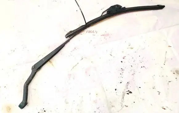 Volvo S40, V40 Front wiper blade arm