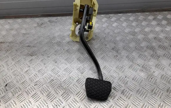 BMW 6 F12 F13 Brake pedal 6782665