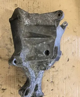 Audi A4 S4 B5 8D A/C compressor mount bracket 038903143AE AUBU180
