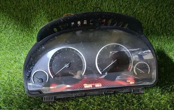 Speedometer (instrument cluster)