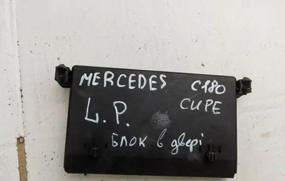 Mercedes-Benz C W203 Door control unit/module 2038201585